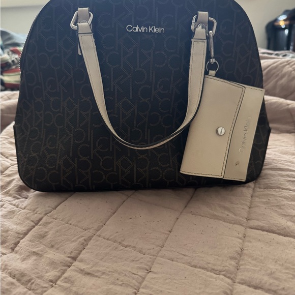 Calvin Klein Black and Cream Shoulder Bag - Picture 1 of 2